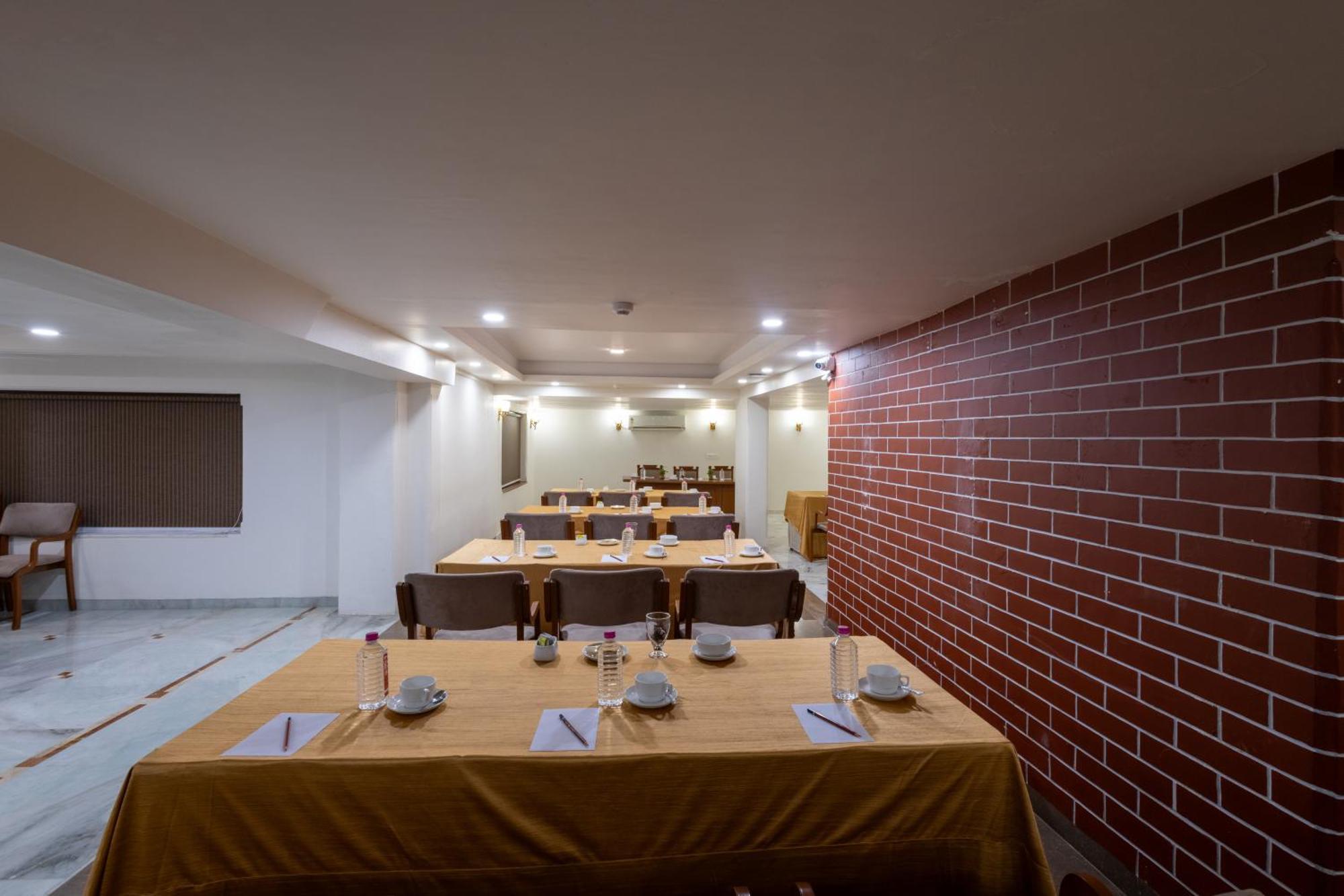 Alba Premier, Vadodara Exterior foto
