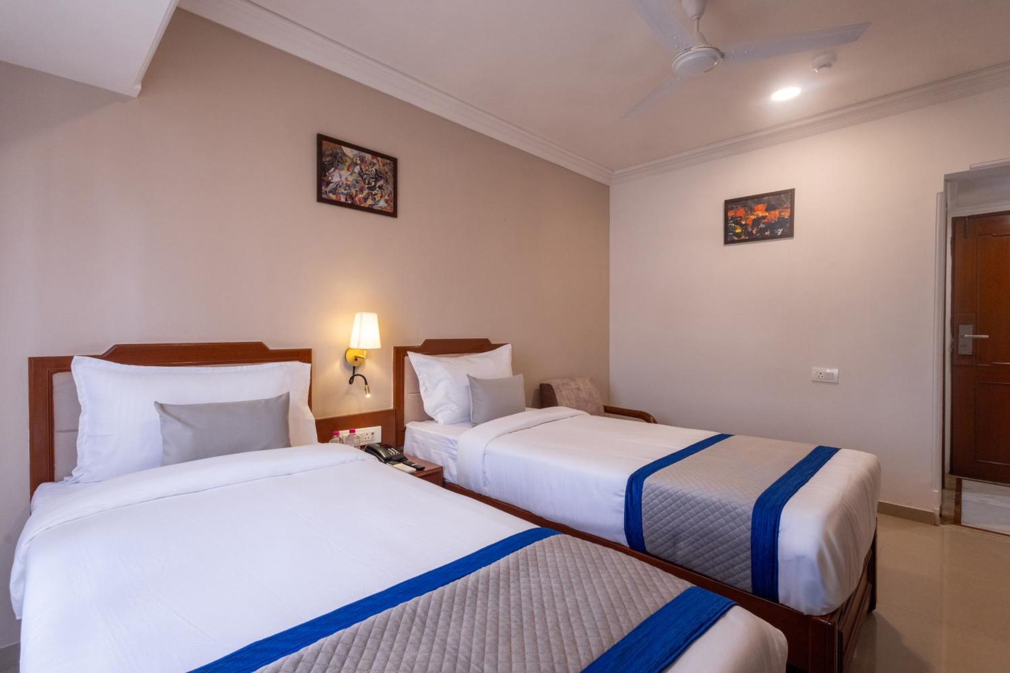 Alba Premier, Vadodara Exterior foto